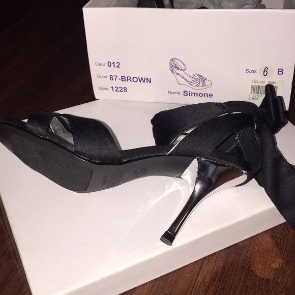 Beautiful satin Sexy heels 👠 - Picture 3 of 3